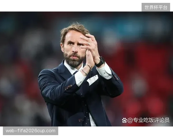英格兰队后半场发力明显，索斯盖特的临场换人调整是得分关键。
